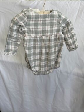 Plaid Long-Sleeve Baby Romper in grey and Cream